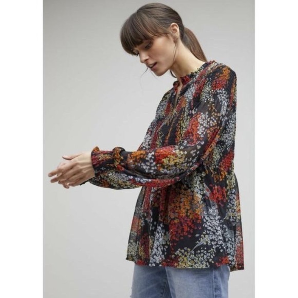 Anthropologie Akemi & Kin Adria Floral Smocked Top Long Sleeve Split Neck Small
